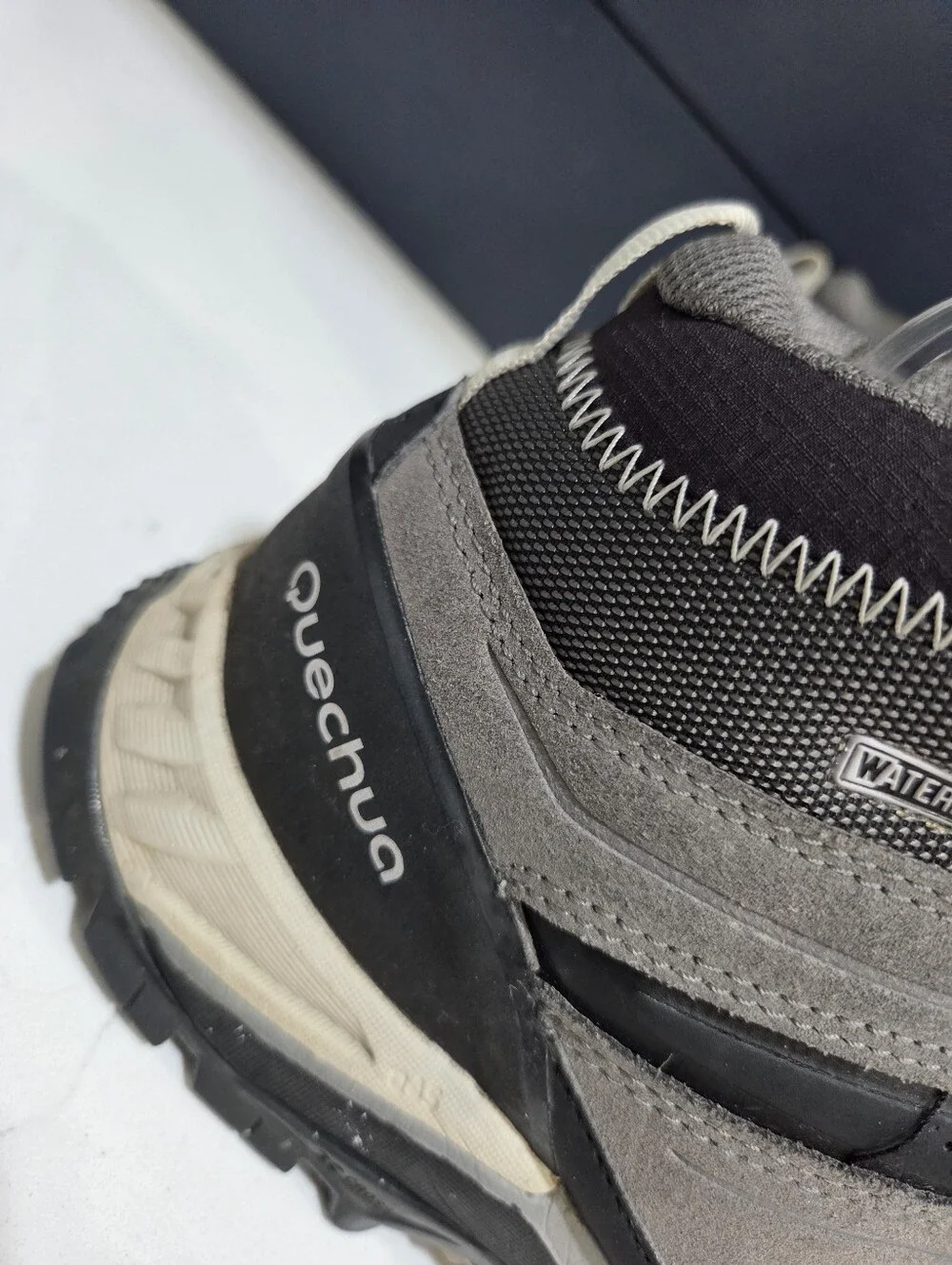 Quechua Men's Gray and Black Hiking Boots 500 Waterproof Size 9